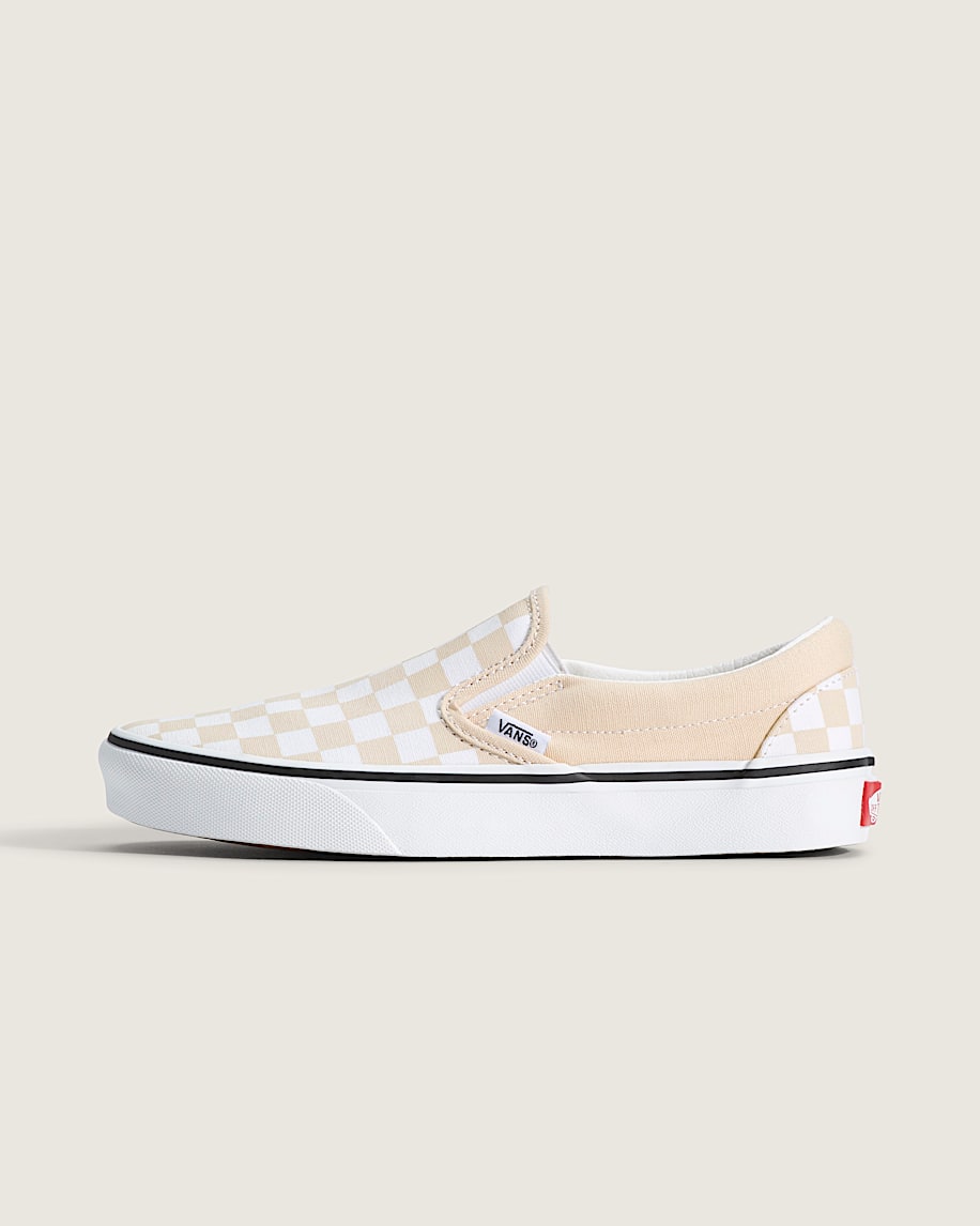 klassisk slip-on-sko med rutmönster