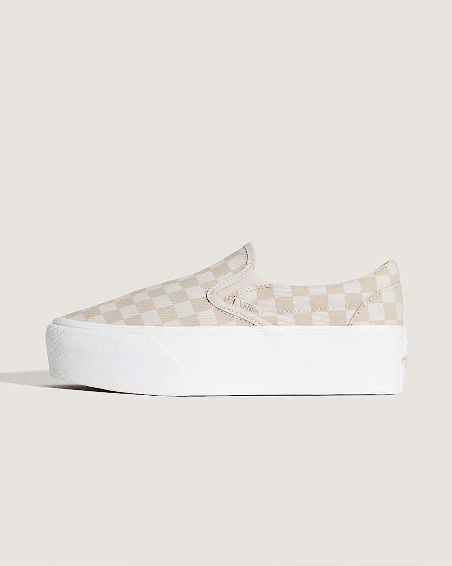 klassisk slip-on-plattformssko med schackrutmönster