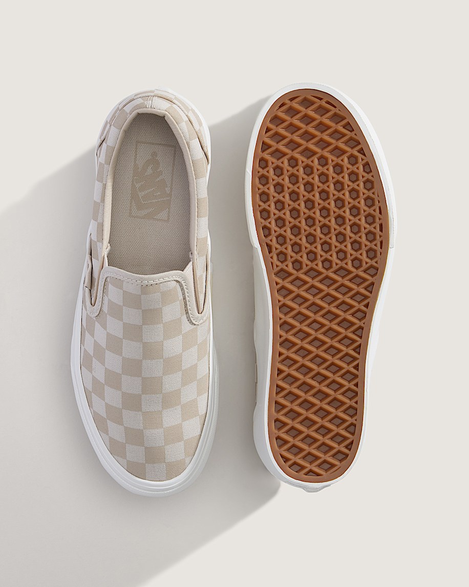 klassisk slip-on-plattformssko med schackrutmönster