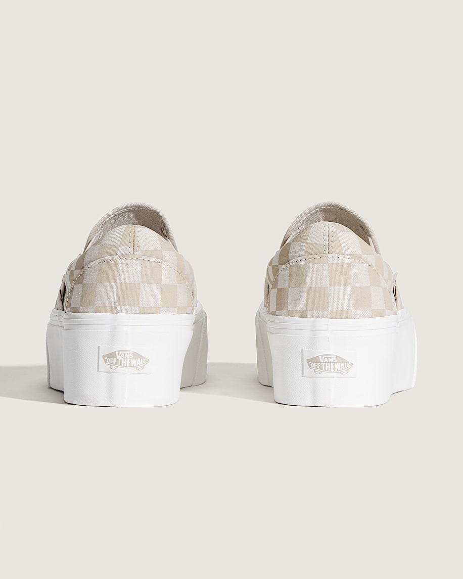 klassisk slip-on-plattformssko med schackrutmönster