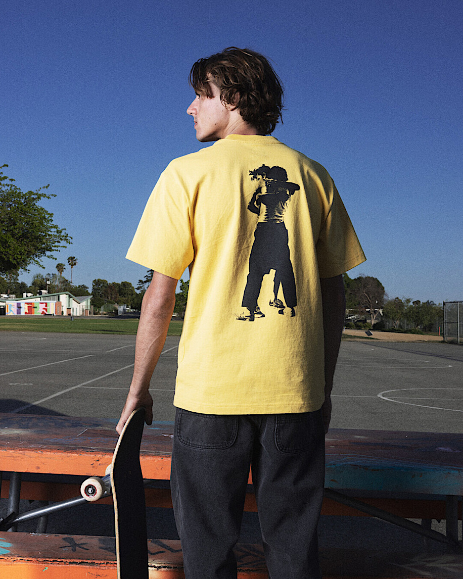 skate hug t-shirt från atiba jefferson