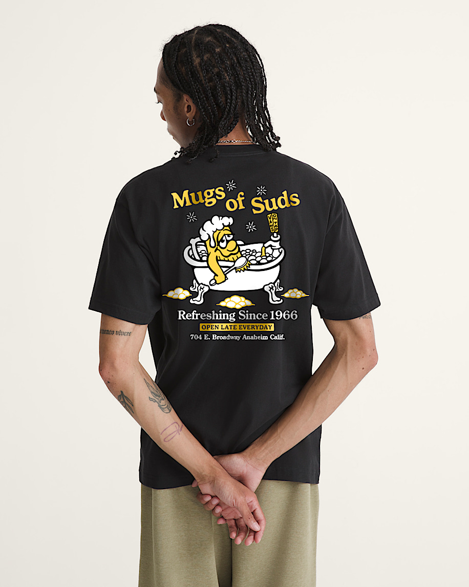 muggar med skum t-shirt