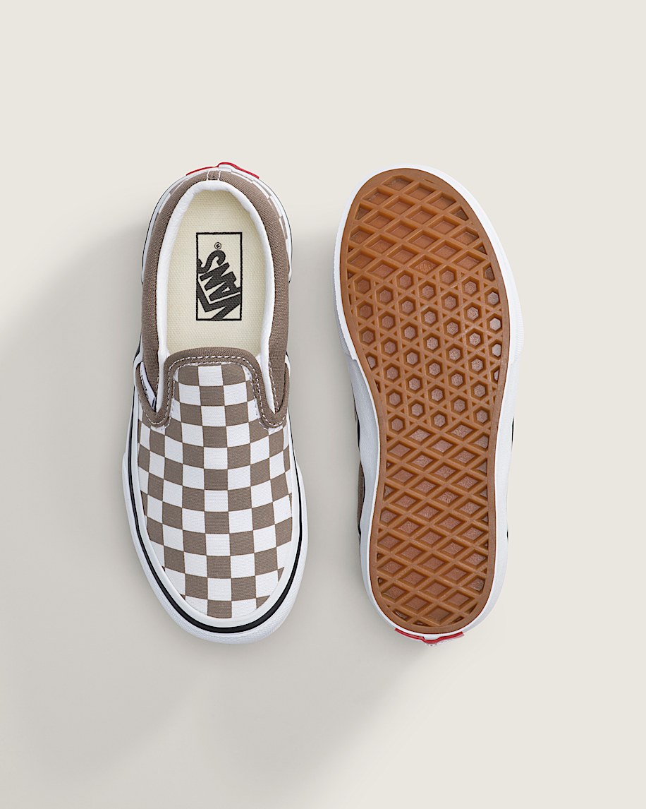 klassiska slip-on-skor för små barn i schackrutigt utförande