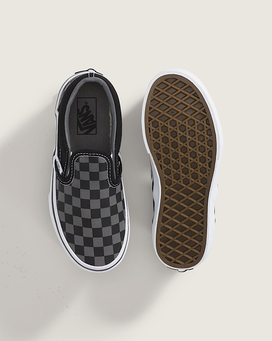 klassiska slip-on-skor för små barn i schackrutigt utförande