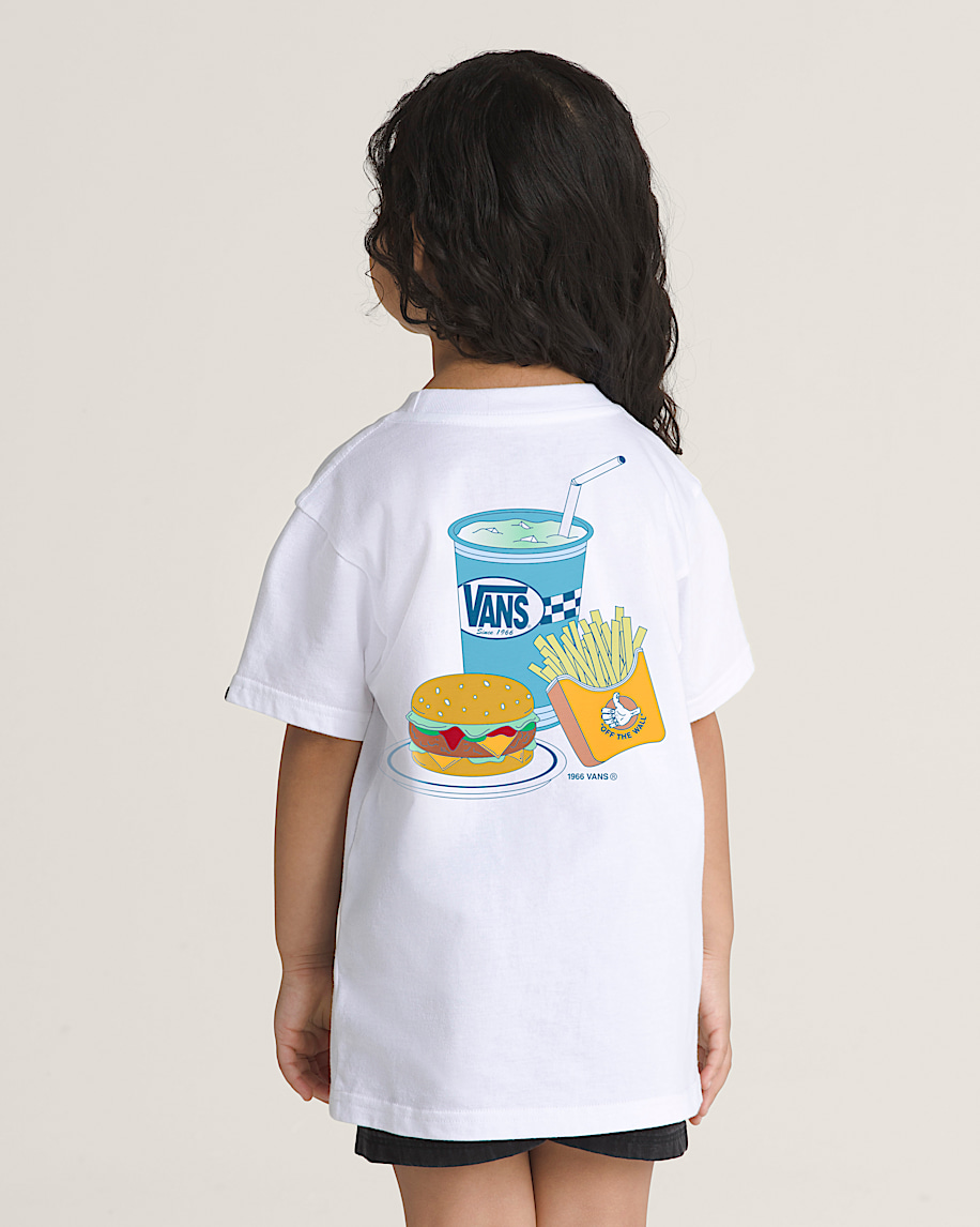 t-shirt för små barn med måltid och hantering